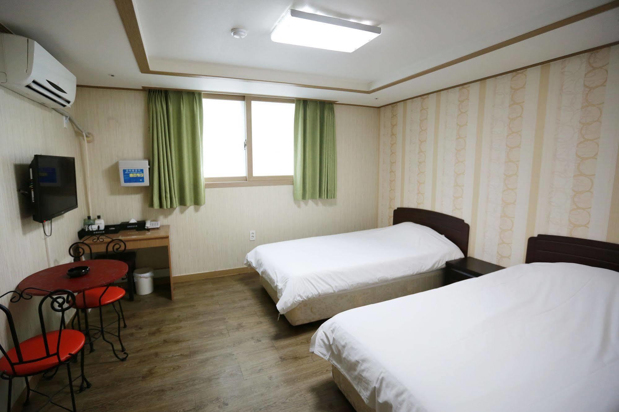 Olle Tourist Hotel Jeju Bagian luar foto